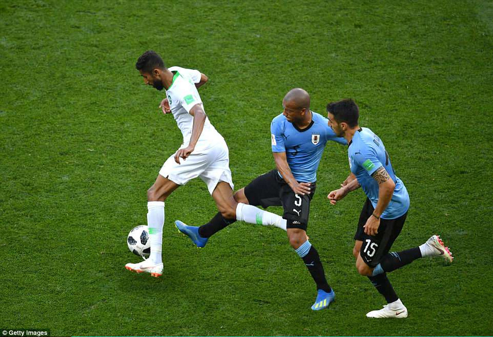 ...bởi những phút sau đó, Saudi Arabia đã rất nỗ lực nhưng đều không thành công.