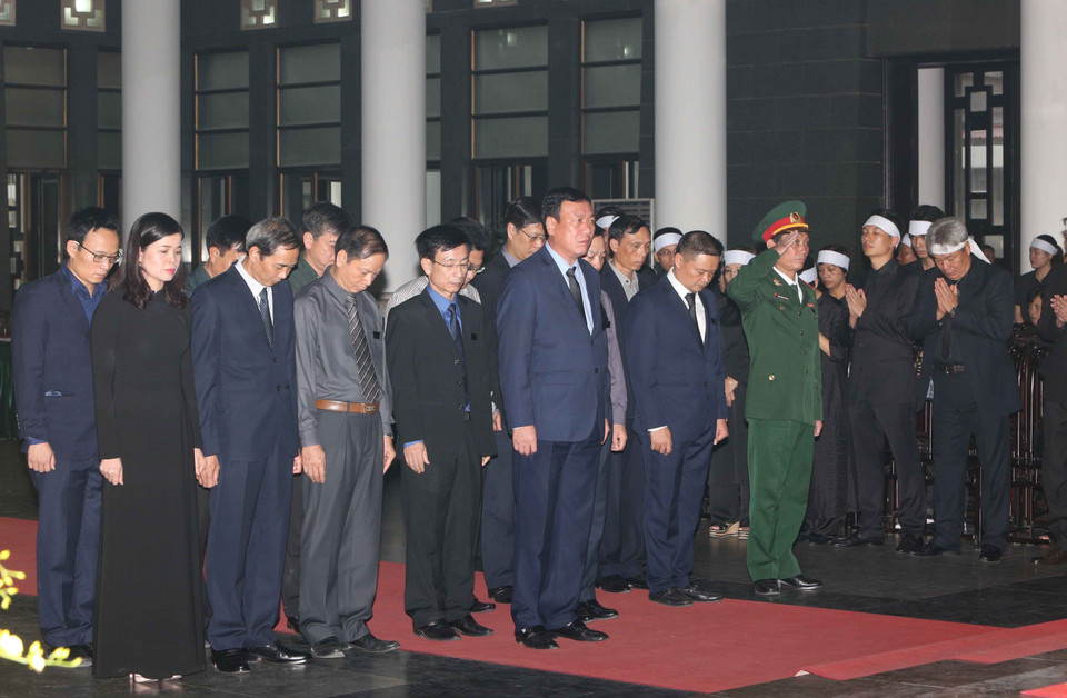 Đoàn Tỉnh ủy, HĐND, UBND, Ủy ban MTTQ Việt Nam tỉnh Nam Định viếng nguyên Tổng Bí thư Đỗ Mười. (Ảnh: Dương Giang/TTXVN)