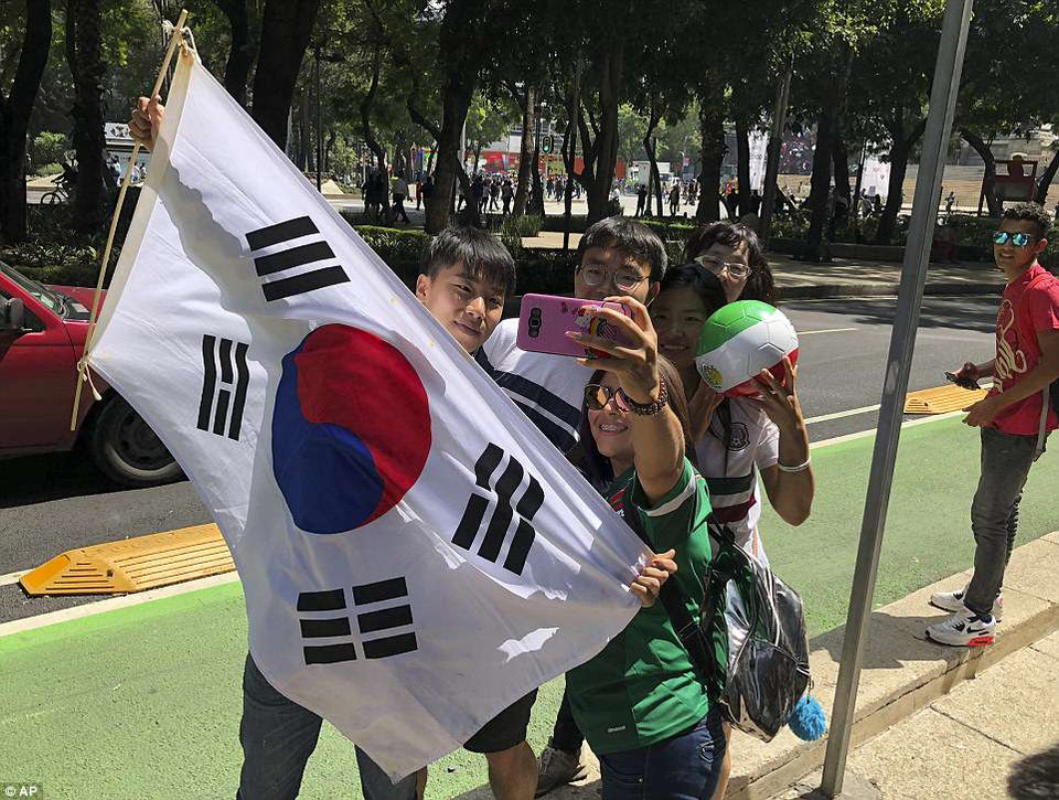 Trong khi đó, người Hàn Quốc có quyền tự hào về đội bóng của đất nước mình.