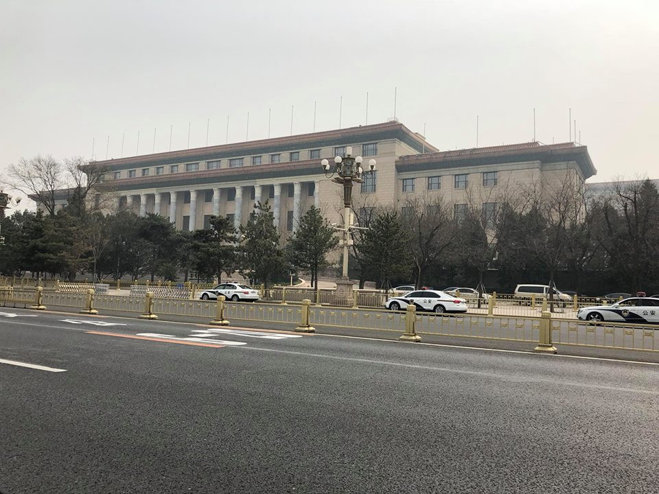 Còn tại thủ đô Bắc Kinh, một chiếc xe ôtô mang biển ngoại giao của Đại sứ quán Triều Tiên đã bị bắt gặp hôm 26/3 tại khu vực Đại lễ đường Nhân dân Trung Hoa