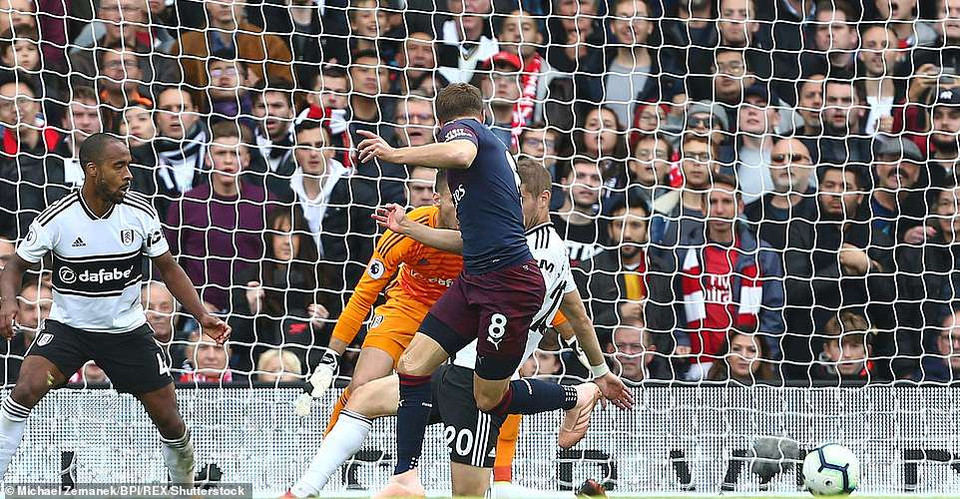 ...nâng tỷ số lên 3-1 cho Pháo thủ, sau đường chuyền của Pierre-Emerick Aubameyang.