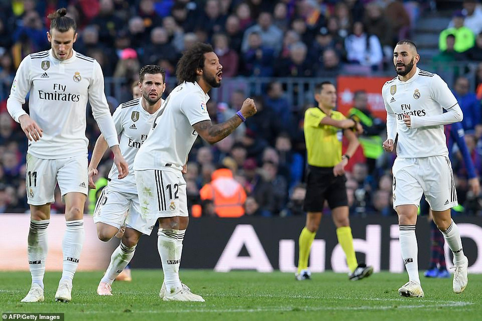 ...bằng bàn thắng rút ngắn tỷ số xuống còn 1-2.