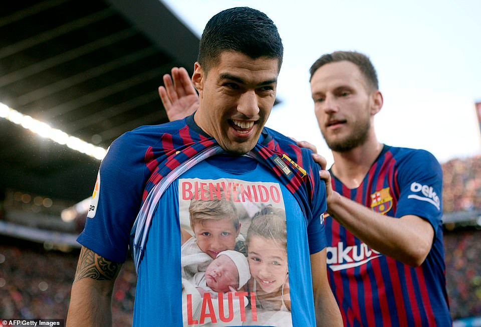 Luis Surez chính là ngôi sao sáng nhất ở trận này khi lập một hat-trick.