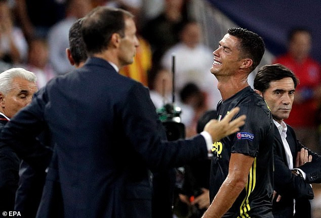 Còn với cá nhân Ronaldo, pha lập công này sẽ phần nào giúp anh quên đi nỗi buồn sau khi bị thẻ đỏ ở Champions League.