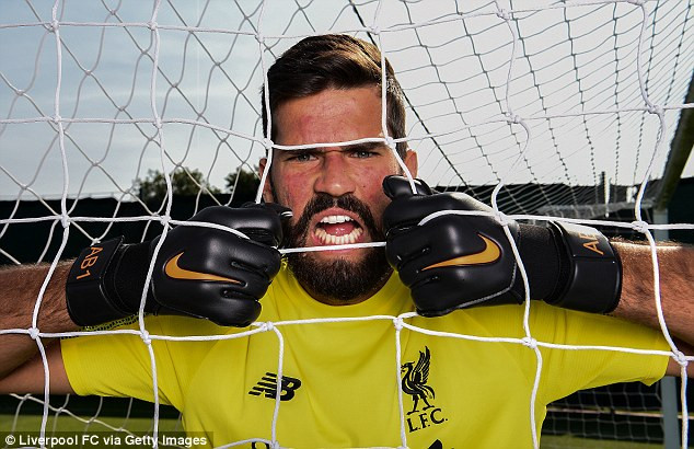 Để có được Alisson, Liverpool đã phải chi ra số tiền lên đến 65 triệu bảng, trong đó bao gồm 56 triệu bảng phí chuyển nhượng, cùng 9 triệu bảng phụ phí.