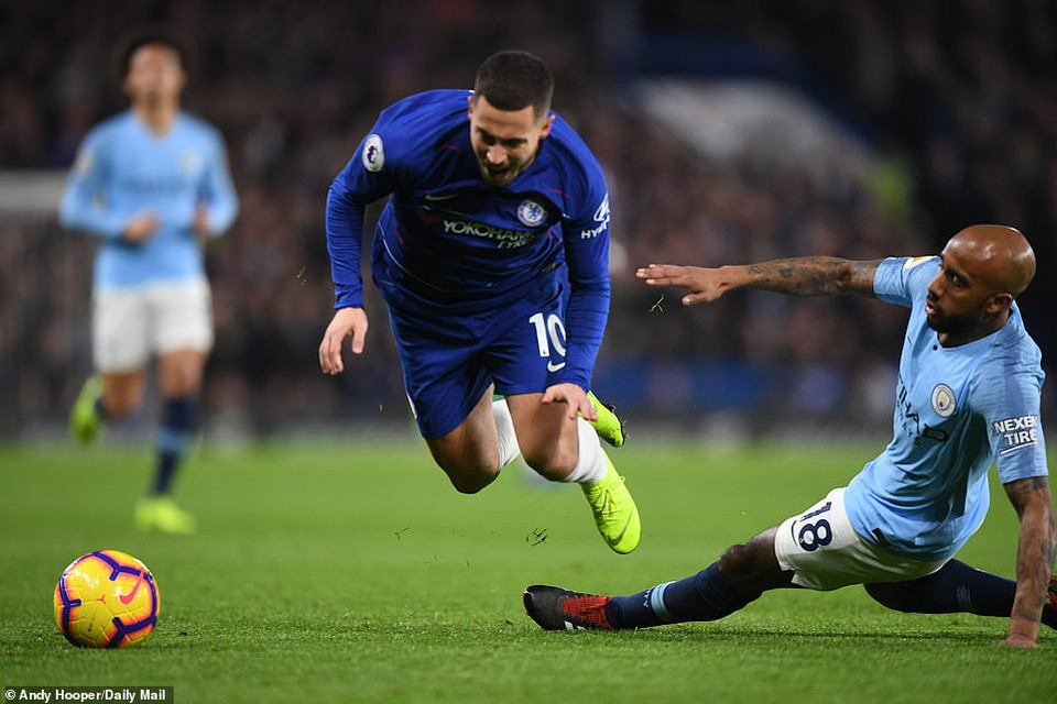 Man City là đội chiếm thế áp đảo trong hiệp 1 với tỷ lệ kiểm soát bóng lên tới 65%.