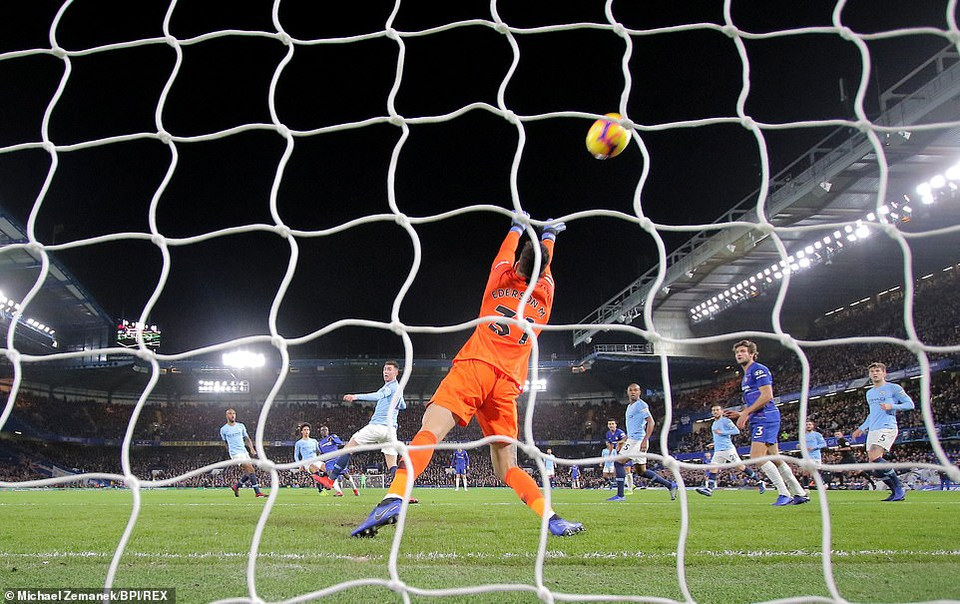 ...với pha lập công ở phút 45 của Kante.