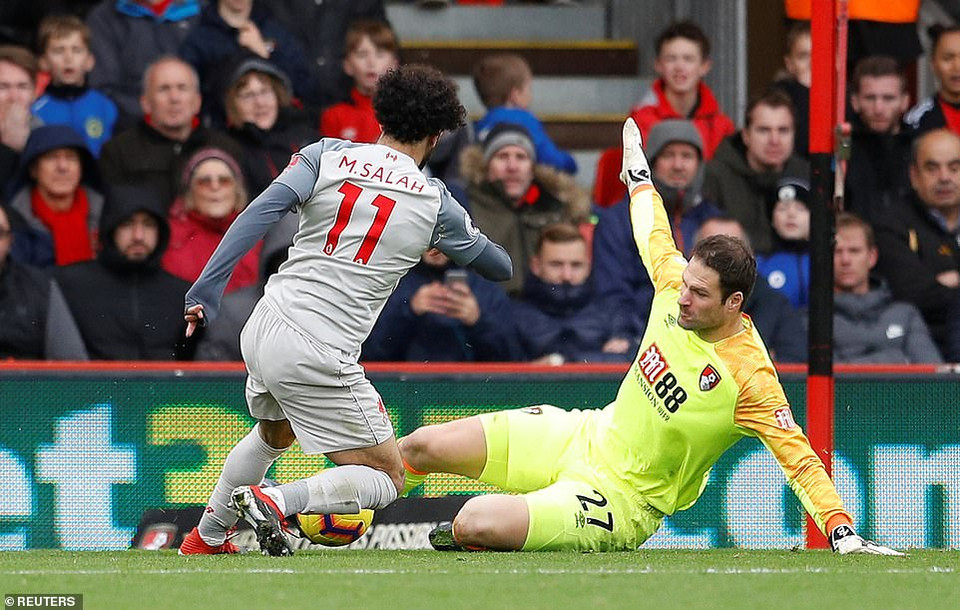 Mohamed Salah chính là người hùng của The Kop với một hat-trick. 
