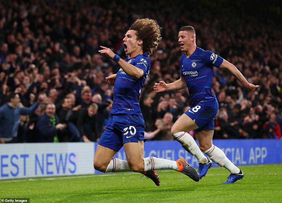 N'Golo Kante và David Luiz đã thay nhau lập công giúp Chelsea đánh bại Manchester City 2-0, qua đó khiến đoàn quân của Pep Guardiola nhận thất bại đầu tiên tại Premier League mùa này.