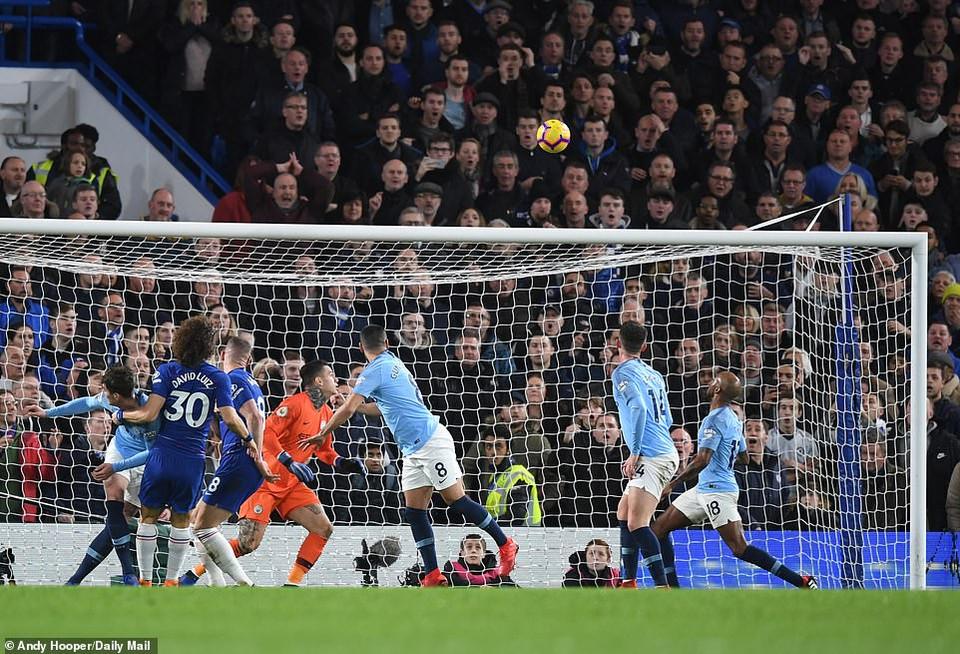 ...mà còn phải nhận thêm bàn thua ở phút 78.