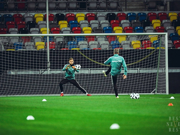 Marc luyện tập với huấn luyện viên Andy Köpke (Nguồn Dfb.de)