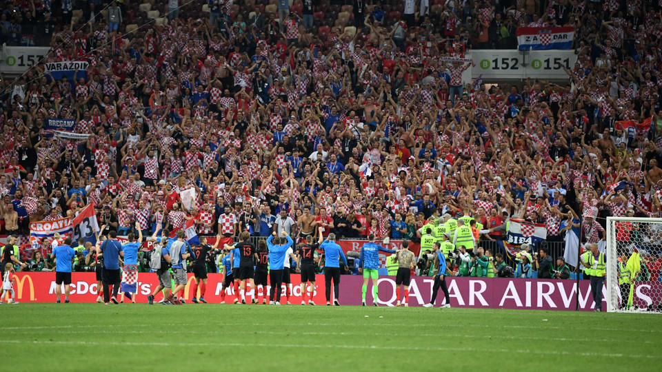 Cùng với Rakitic, đồng đội của anh cũng không giấu được niềm hạnh phúc. (Nguồn: Getty Images)