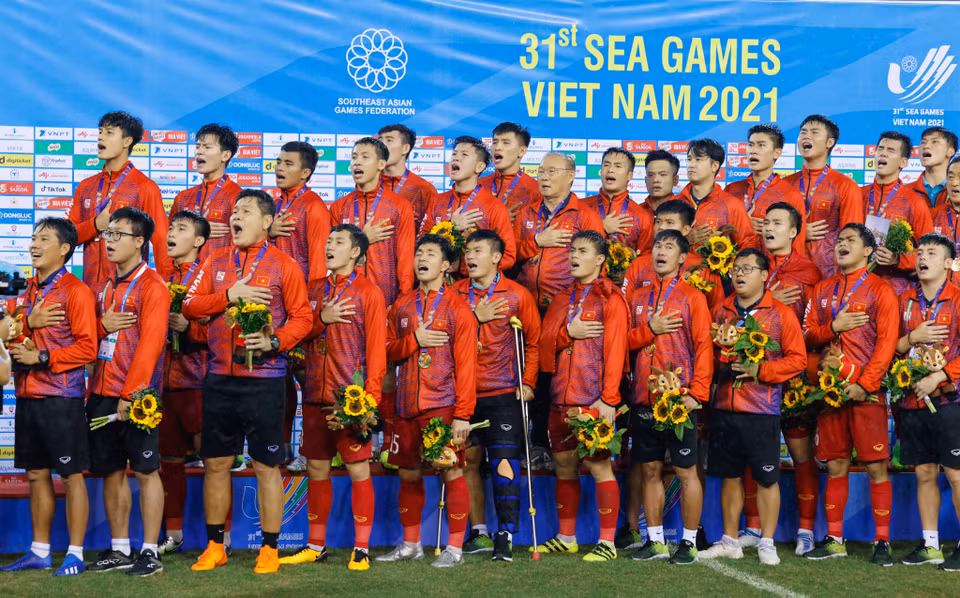  Thành tích gần nhất của huấn luyện viên người Hàn Quốc là giúp bóng đá Việt Nam giành huy chương vàng SEA Games 31 trên chính sân nhà, qua đó có hai lần liên tiếp giành thành tích cao. (Ảnh: PV/Vietnam+)