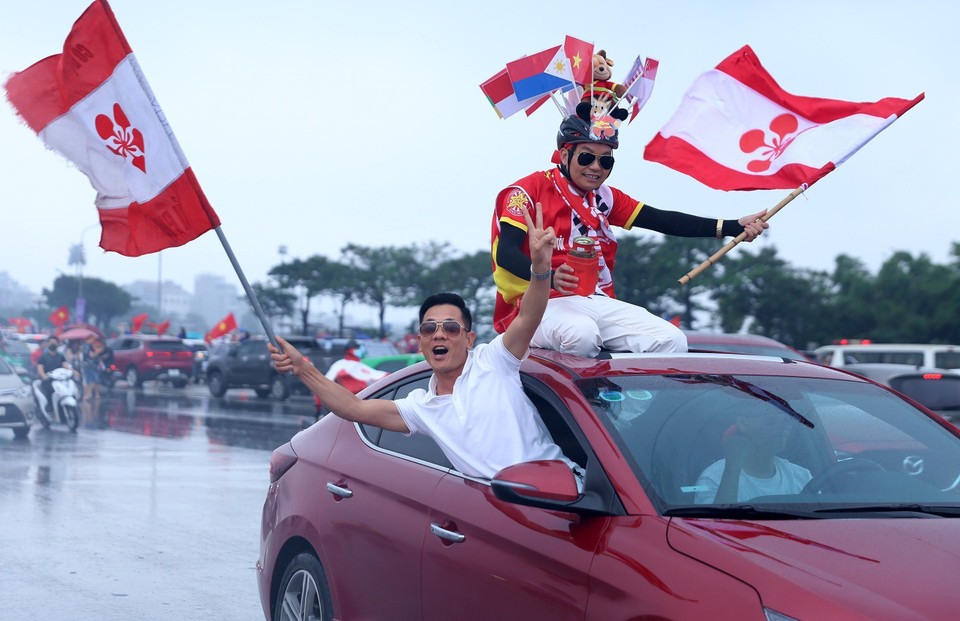 Các cổ động viên đã có mặt từ rất sớm tại Mỹ Đình để cổ vũ cho đội chủ nhà U23 Việt Nam. (Ảnh: Quốc Khánh/TTXVN)