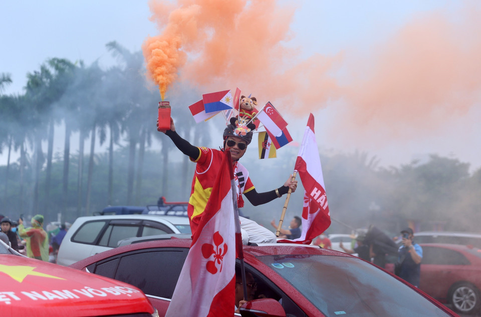 Các cổ động viên đã có mặt từ rất sớm tại Mỹ Đình để cổ vũ cho đội chủ nhà U23 Việt Nam. (Ảnh: Quốc Khánh/TTXVN)