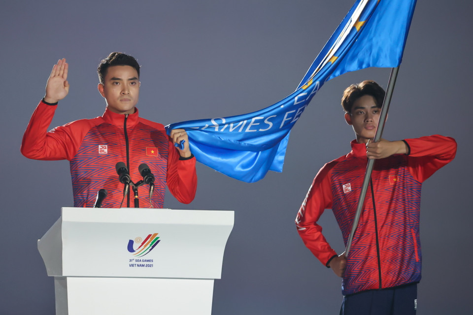 Vận động viên Vũ Thành An của Việt Nam thay mặt các VĐV tham dự SEA Games 31 tiến hành nghi thức tuyên thệ. (Ảnh: Ngô Trần Hải An/Vietnam+)
