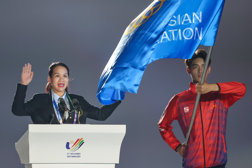Trọng tài Phan Thị Ngọc Linh của Việt Nam thay mặt các trọng tài làm nhiệm vụ tại SEA Games 31 tiến hành nghi thức tuyên thệ. (Ảnh: Ngô Trần Hải An/Vietnam+)