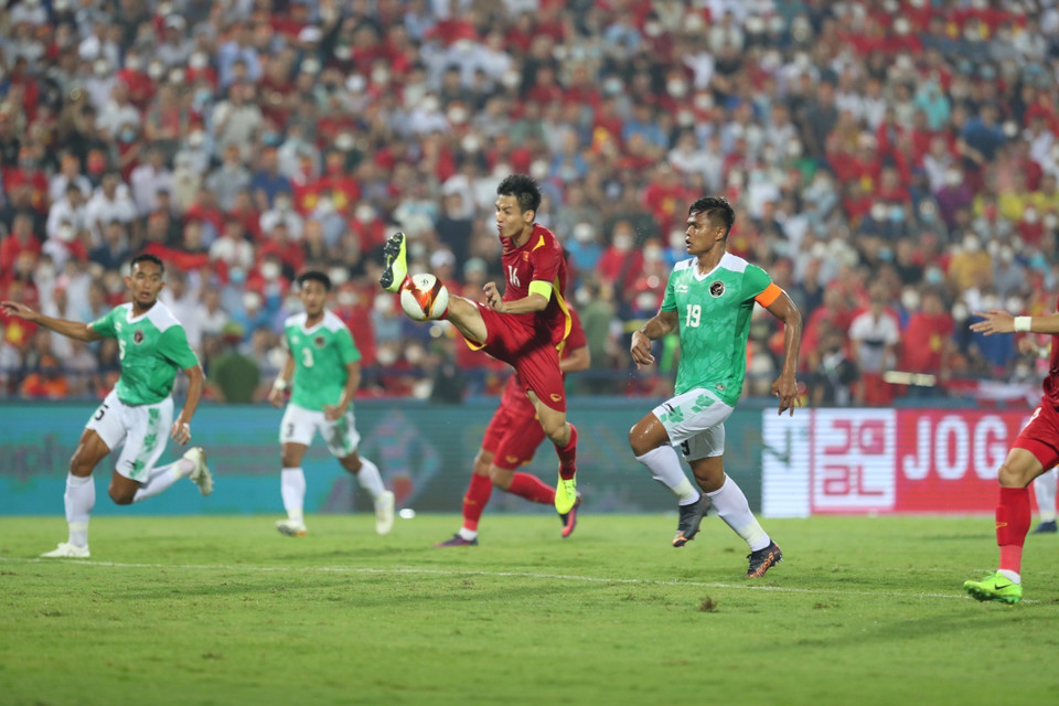 Sang hiệp 2, U23 Việt Nam tiếp tục chơi dâng cao...