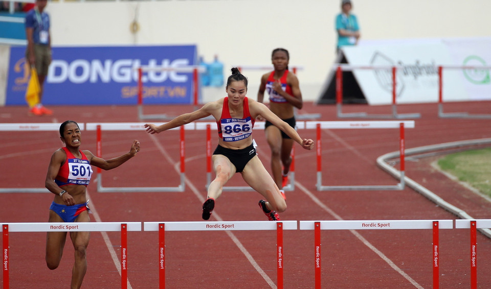 Quách Thị Lan (866) thực hiện vòng chạy 400m rào nữ. (Ảnh: Quang Hà/TTXVN)