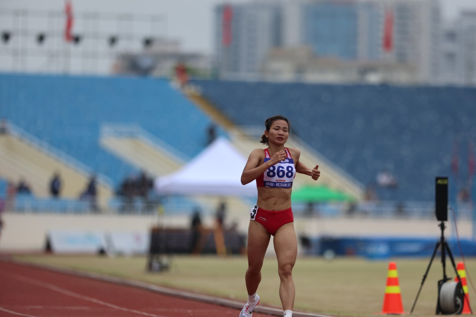 ...trước khi nhẹ nhàng cán đích ở vị trí đầu tiên. (Ảnh: Ngô Trần Hải An/Vietnam+)