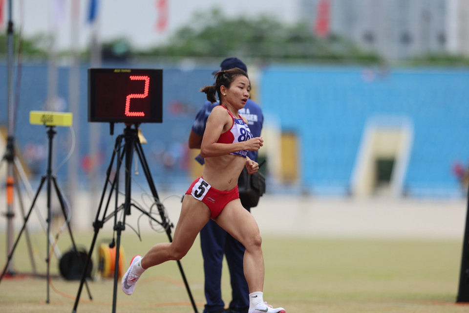 ...và cô đáp lại sự kỳ vọng đó bằng màn tỏa sáng ngay trong ngày thi đấu đầu tiên. (Ảnh: Ngô Trần Hải An/Vietnam+)