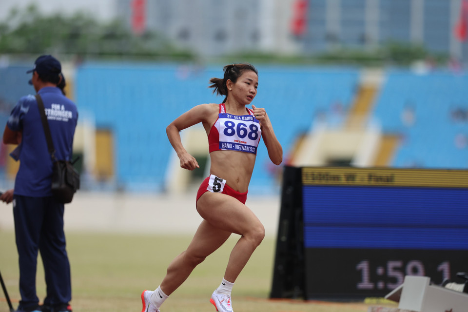 Nguyễn Thị Oanh tỏ ra vượt trội so với các đối thủ trên đường chạy 1.500m nữ. (Ảnh: Ngô Trần Hải An/Vietnam+)