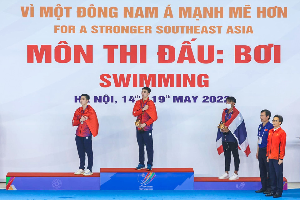 Đây cũng là tấm huy chương Vàng đầu tiên của đội tuyển Bơi Việt Nam tại SEA Games 31. (Ảnh: Ngô Trần Hải An/Vietnam+)