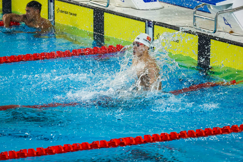 Niềm vui của Phạm Thanh Bảo sau khi cán đích đầu tiên. (Ảnh: Ngô Trần Bảo An/Vietnam+)