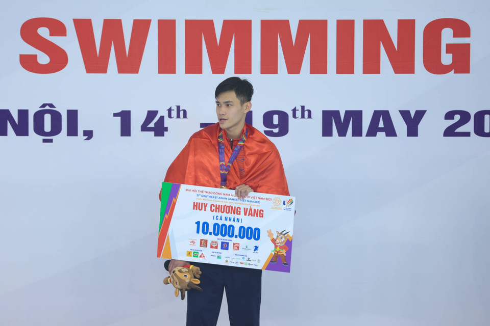 Thanh Bảo là vận động viên tuyển Bơi thứ 2 giành HCV SEA Games 31 sau Huy Hoàng. (Ảnh: Ngô Trần Bảo An/Vietnam+)
