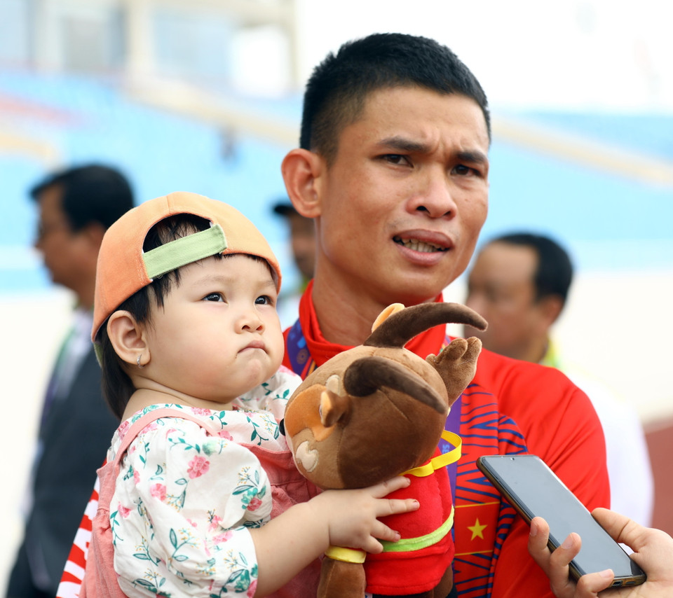 Nhà vô địch Võ Xuân Vinh chia sẻ sau chiến thắng. (Ảnh: Huy Hùng/TTXVN)