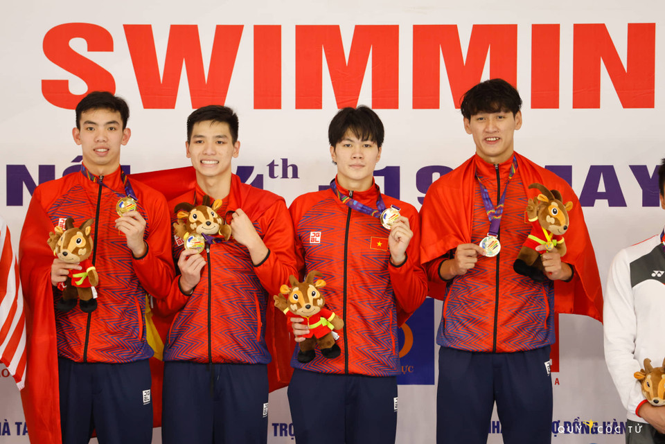 Các vận động viên Việt Nam trên bục nhận huy chương. (Ảnh: Hải An/Vietnam+)