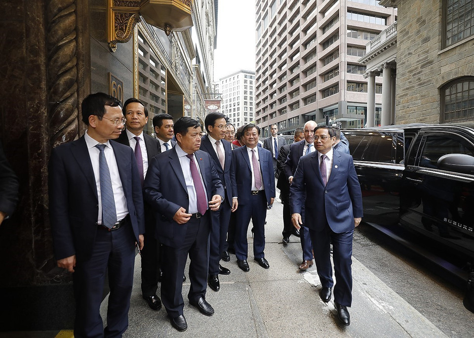 Thủ tướng Phạm Minh Chính thăm khách sạn Omni Parker House - nơi Bác Hồ từng làm việc từ năm 1911-1913. (Ảnh: Dương Giang/TTXVN)