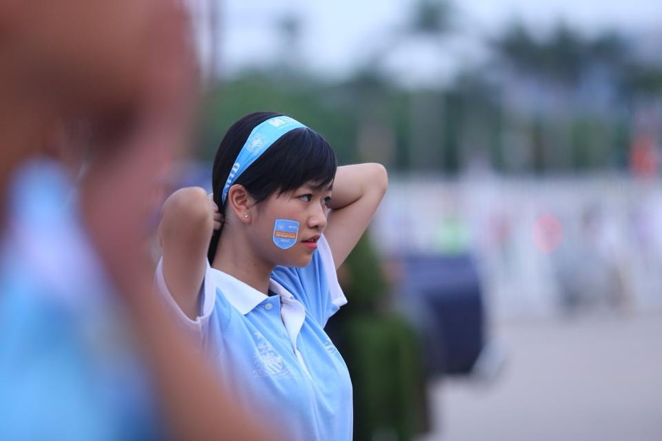 Một cổ động viên Việt Nam cổ vũ cho Man City. (Ảnh: Minh Chiến/Vietnam+)