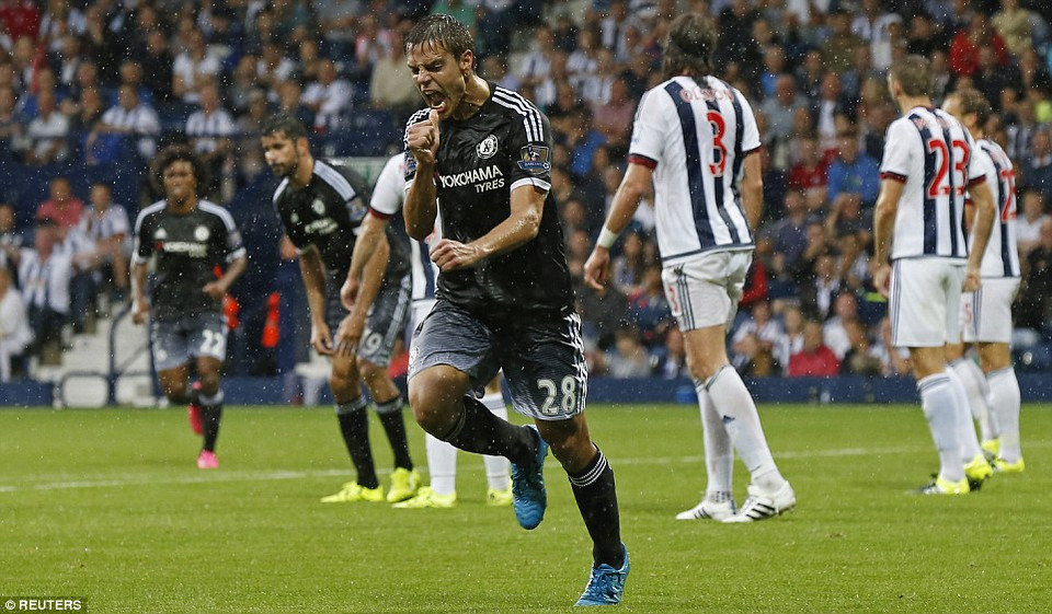 Phút 43, Cesar Azpilicueta gia tăng cách biệt 3-1.