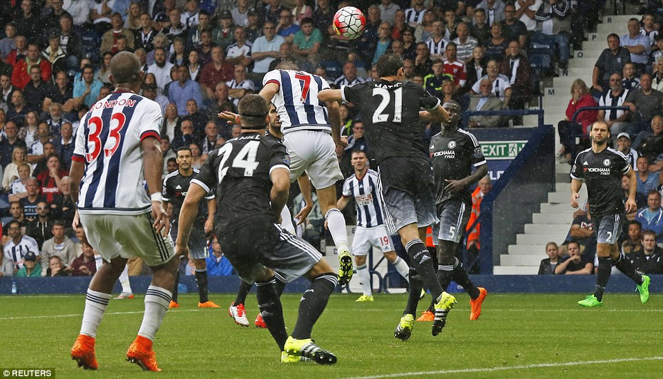 Chỉ 4 phút sau, West Brom rút ngắn tỷ số và người lập công vẫn là James Morrison.