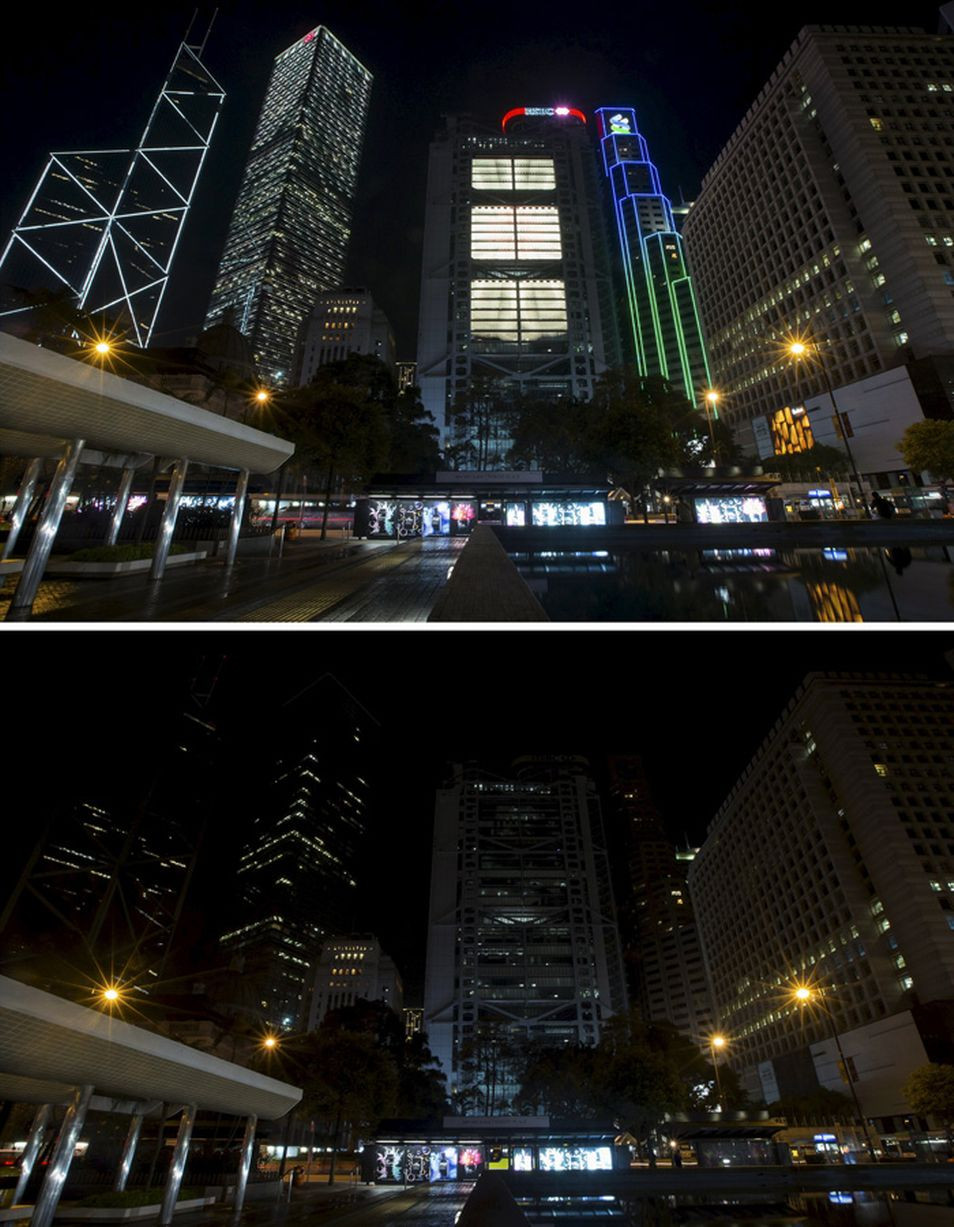 Từ trái sang: tháp Ngân hàng Trung Quốc, trung tâm Cheung Kong, trụ sở HSBC, ngân hàng Standard Charter tại quận tài chính trung tâm Hong Kong trước (ảnh trên) và trong Giờ Trái Đất. (Nguồn: Rueters)