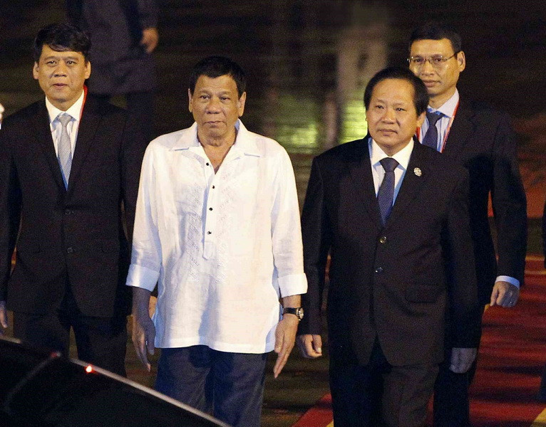 Bộ trưởng Thông tin và Truyền thông Trương Minh Tuấn đón đoàn tại sân bay quốc tế Đà Nẵng. (Ảnh: TTXVN)