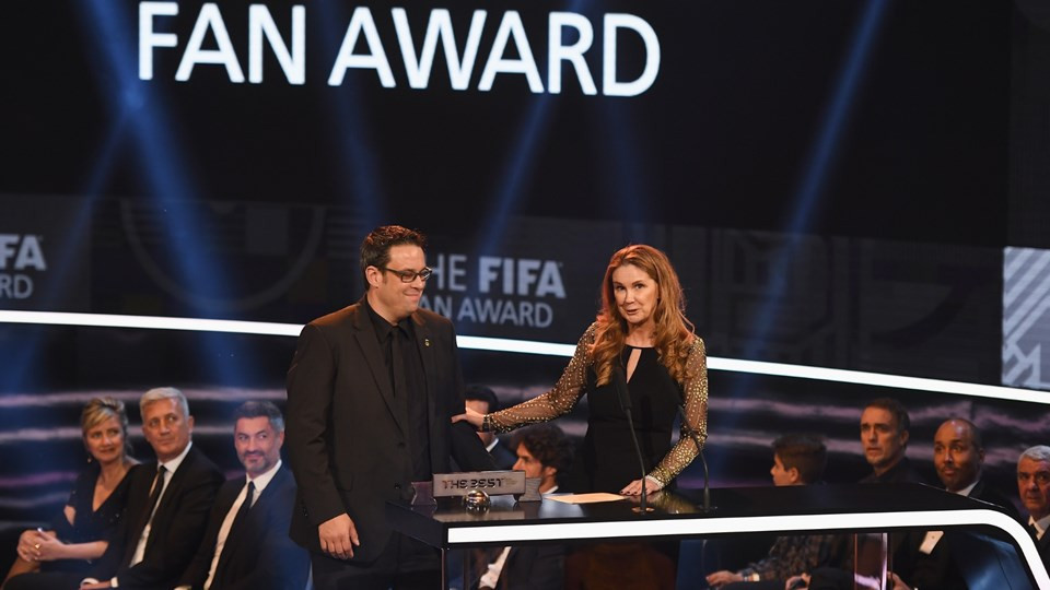 Hội cổ động viên Liverpool và Dortmund đã giành danh hiệuhội cổ động viên ấn tượng nhất. (Nguồn: Getty Images)