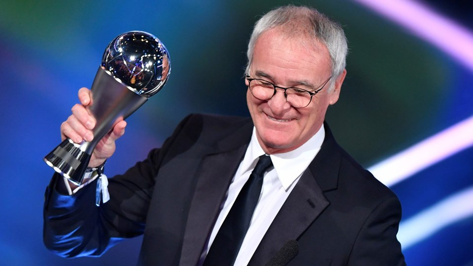 Huấn luyện viên Claudio Ranieri cũng đã được xướng tên sau khi đã cùng Leicester City viết nên chuyện cổ tích ở mùa giải năm ngoái với chức vô địch Premier League.