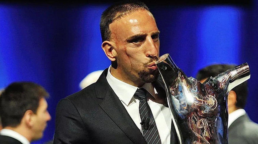 'Giải thưởng này đã tổng kết một năm tuyệt vời,​' Ribéry phát biểu tại Monaco ngày 29/8/2013, khi anh được trao danh hiệu Cầu thủ của năm tại châu Âu. Đây là phần thưởng cho một mùa giải phi thường mà Ribéry và các đồng đội giành được cú ăn ba. (Nguồn: fcbayern.com)