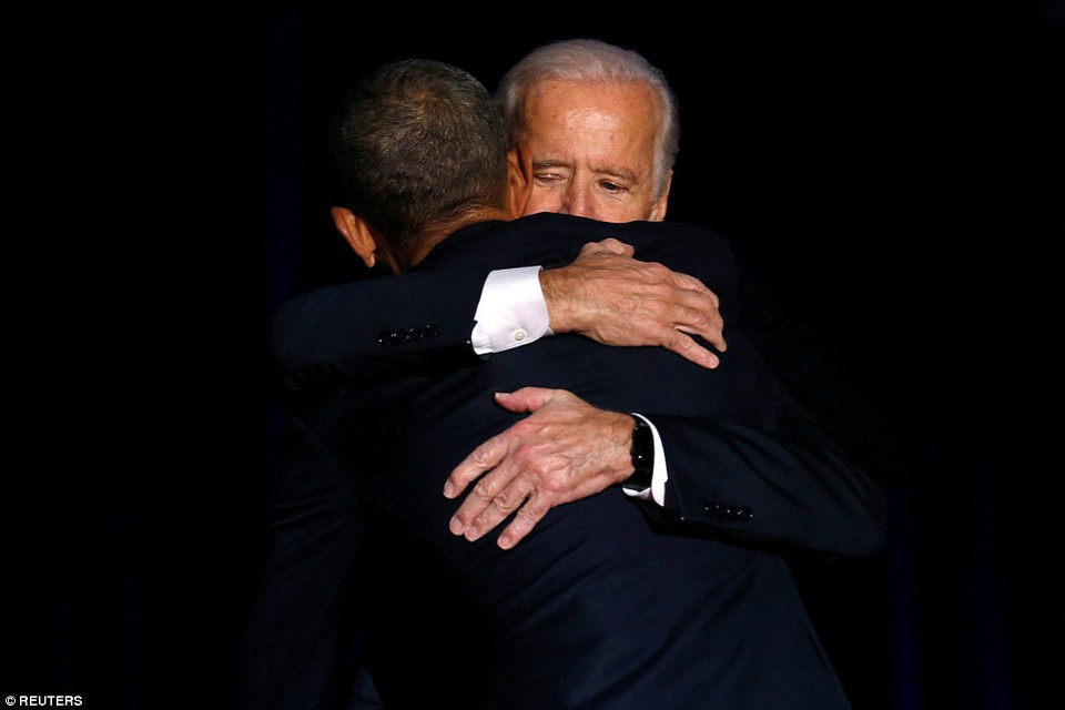 Ông cũng không quên gửi lời tri ân Phó Tổng thống Joe Biden cùng các cộng sự luôn sát cánh bên ông trên con đường lãnh đạo nước Mỹ.