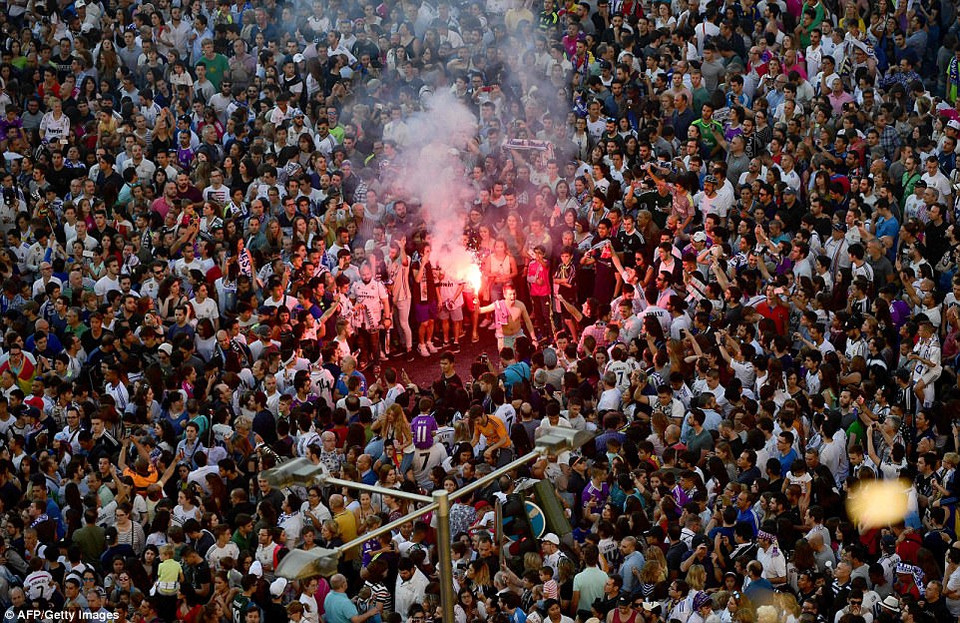 Đây là hình ảnh xuất hiện lần thứ 2 tại Madrid ở mùa giải năm nay, sau khi họ đăng quang ở La Liga.