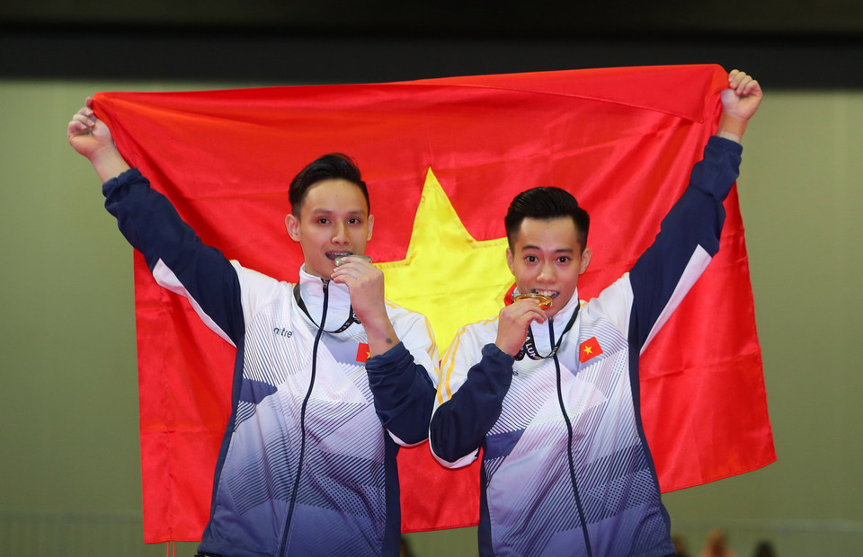 VĐV Lê Thanh Tùng và Đinh Phương Thành giành 3 huy chương vàng trong sáng 23/8. (Ảnh: Quốc Khánh/TTXVN)