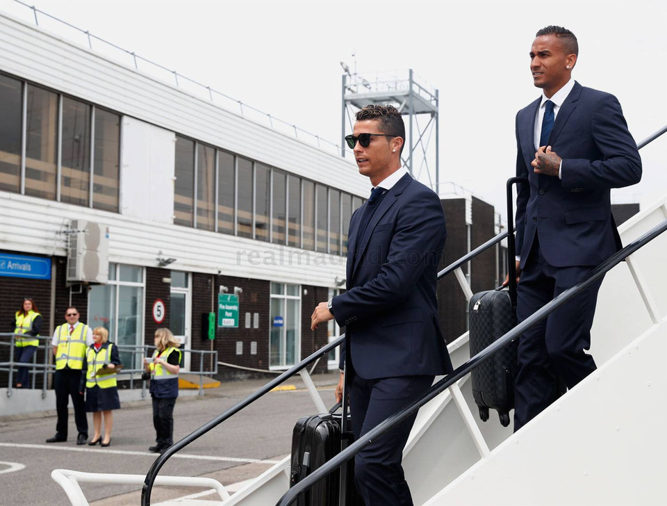 Real đổ bộ đến Cardiff.