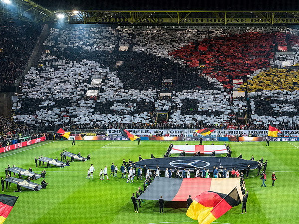 Hinh ảnh sân vận động Signal Iduna Park. trước trậnddaausu. Nguồn: DFb.de
