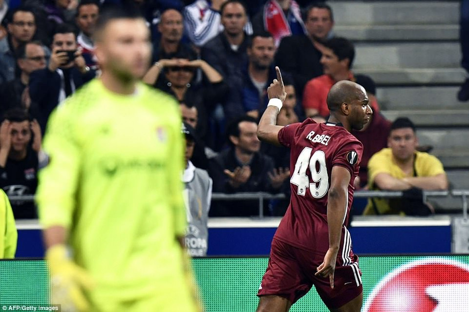 Sau bạo loạn, trận đấu đã diễn ra và Besiktas là đội mở tỷ số nhờ công của Ryan Babel ở phút 15.