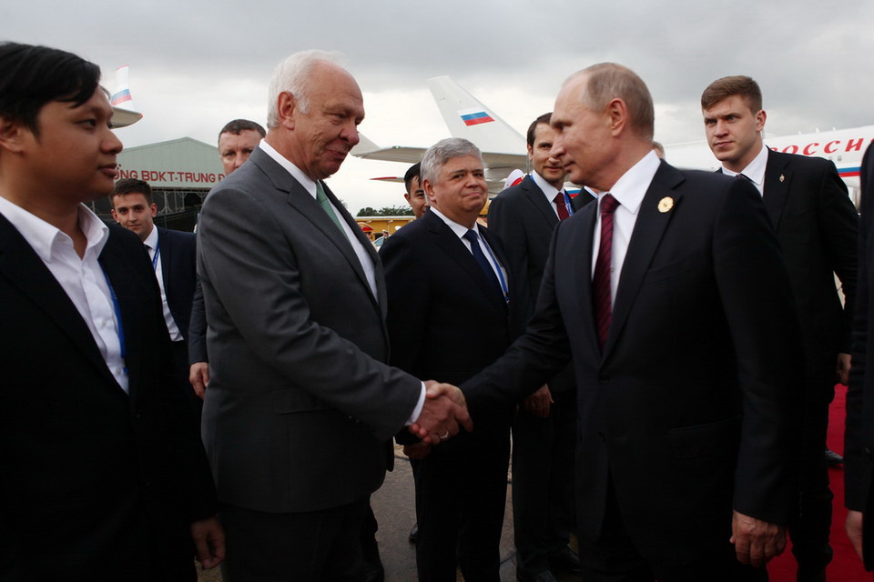  Chiều 11/11/2017, tại Sân bay quốc tế Đà Nẵng diễn ra Lễ tiễn chính thức Tổng thống Nga Vladimir Putin cùng đoàn đại biểu cấp cao tham dự Tuần lễ Cấp cao APEC 2017 tại thành phố Đà Nẵng. Bộ trưởng Bộ Thông tin và Truyền thông Trương Minh Tuấn tiễn đoàn tại Sân bay quốc tế Đà Nẵng. (Ảnh: TTXVN)