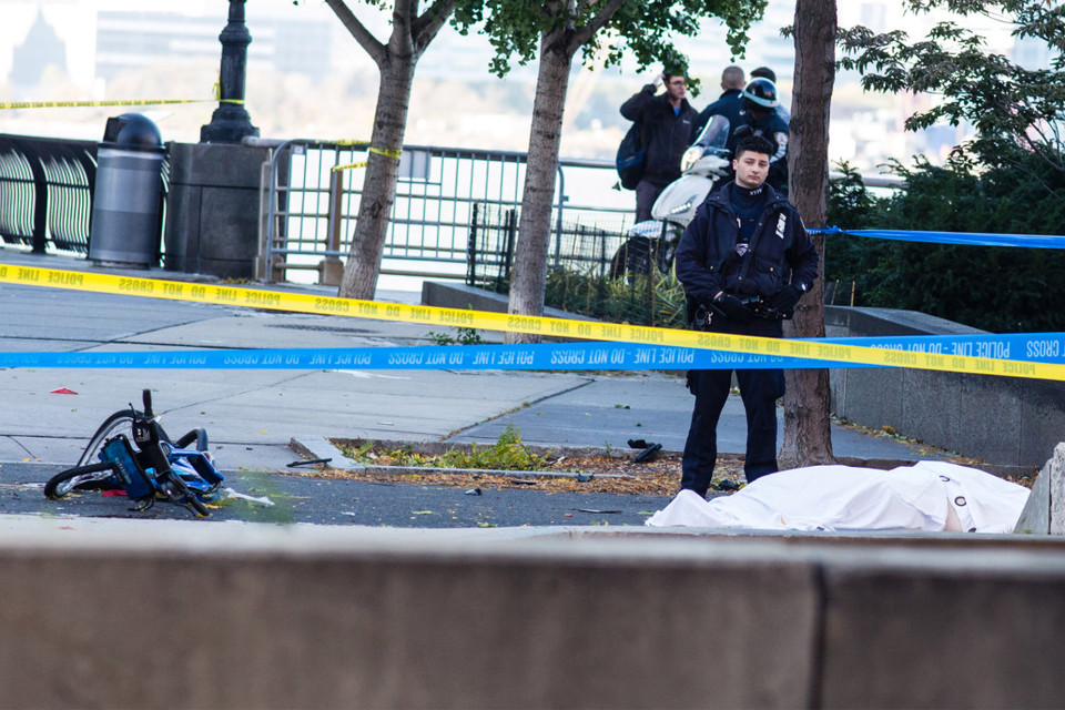 Cảnh sát phong tỏa hiện trường thương tâm. (Nguồn: nypost.com)