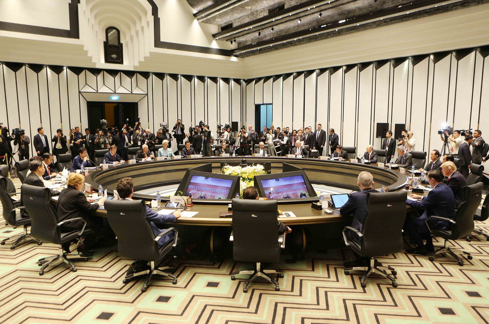 Chủ tịch nước Trần Đại Quang, Chủ tịch Hội nghị Cấp cao APEC lần thứ 25 chủ trì phiên họp. (Ảnh: TTXVN)