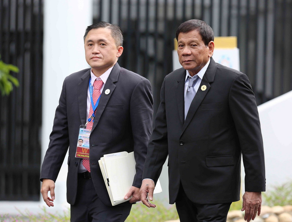 Tổng thống Philippines Rodrigo Duterte sau khi kết thúc phiên họp kín thứ nhất. (Ảnh: TTXVN)